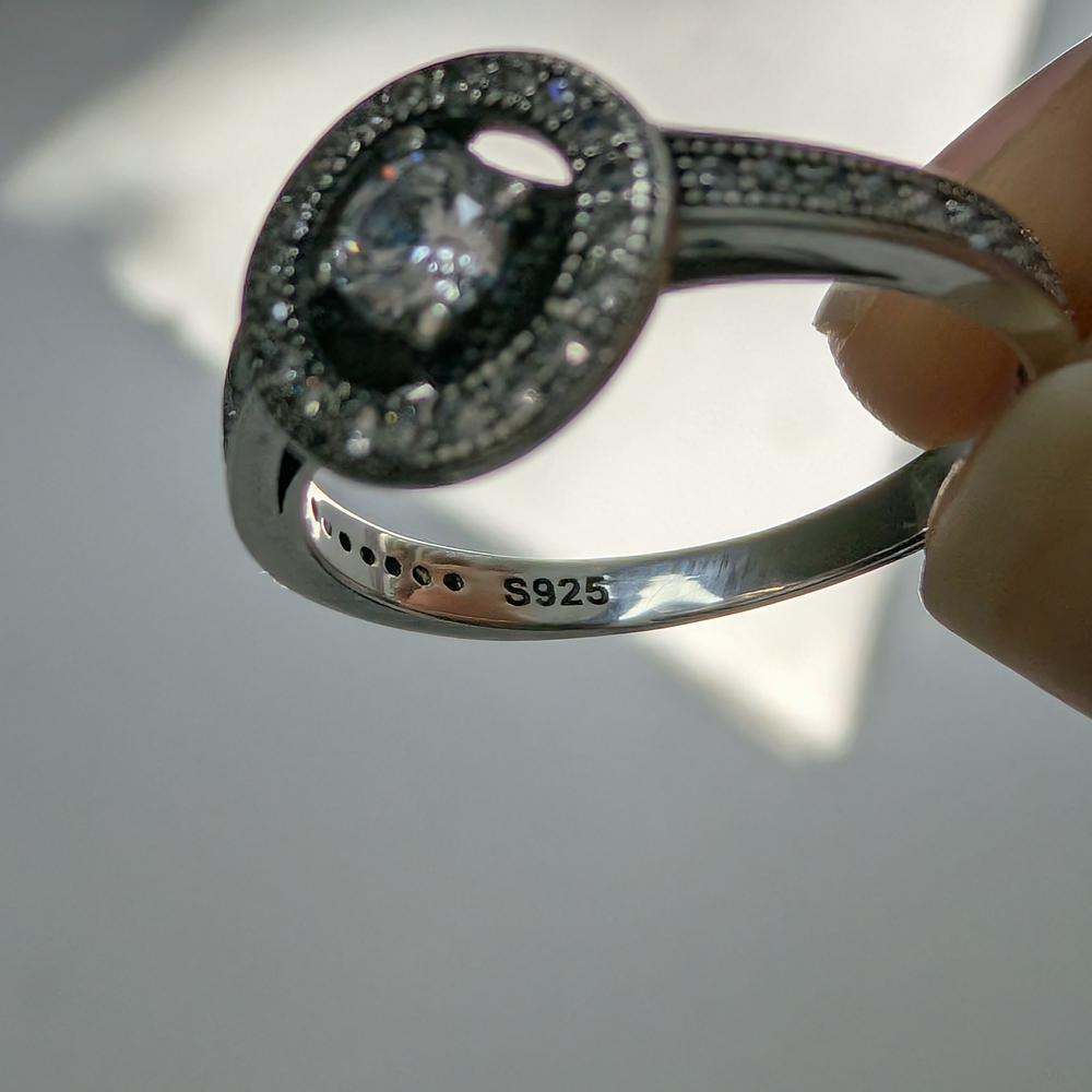 Elegant Silver Cubic Zirconia Ring - Picture 3 of 7